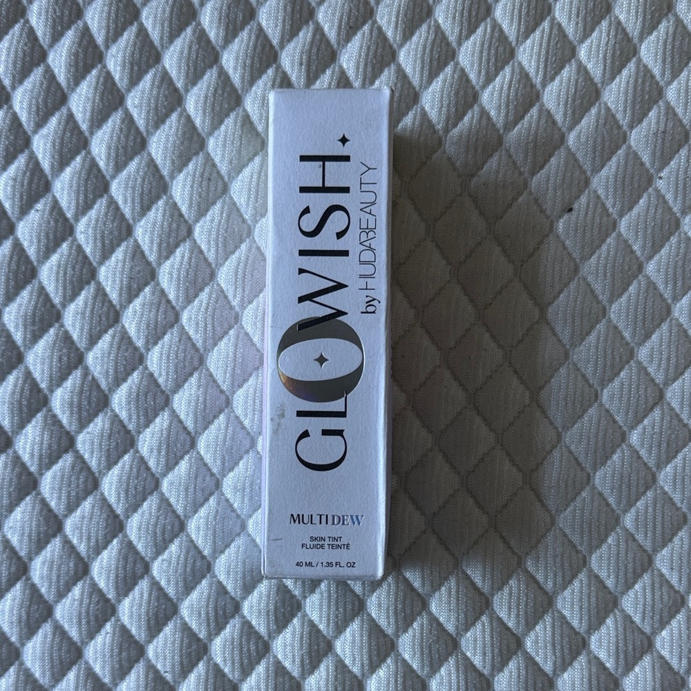 HUDA BEAUTY GloWish MultiDew Skin Tint in White Box
